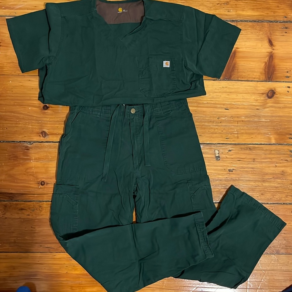 Carhartt Men’s Scrubs Size M, great condition